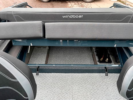 Windboat 4.9 DCX