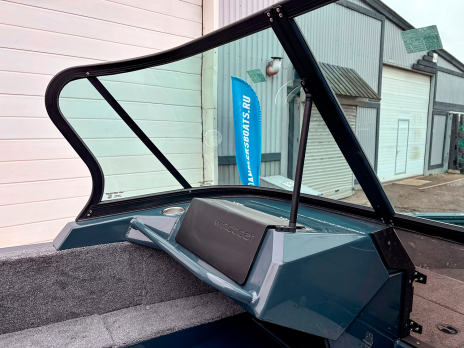 Windboat 4.9 DCX