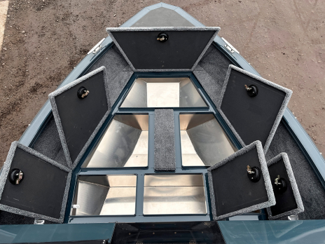 Windboat 4.9 DCX
