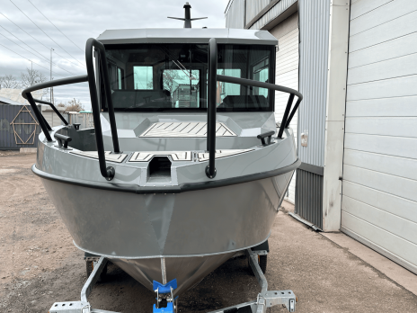 Катер Windboat 7.0 Cabin (серый) - В Наличии