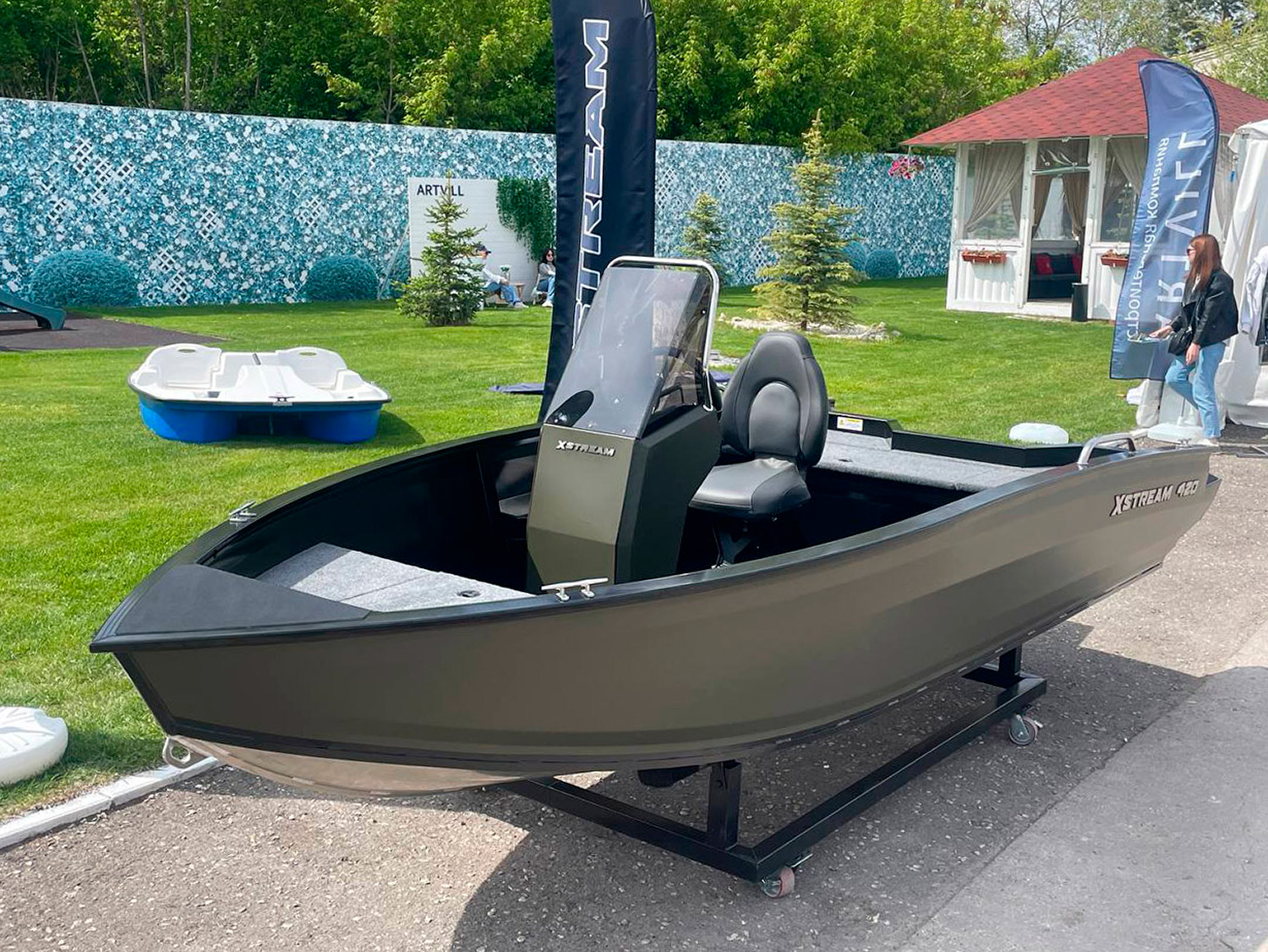 Моторная лодка Xstream 420S