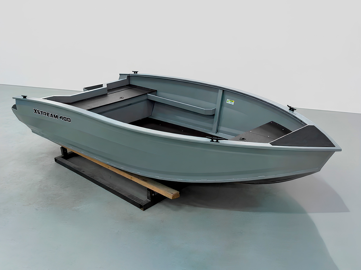 Моторная лодка Xstream 400