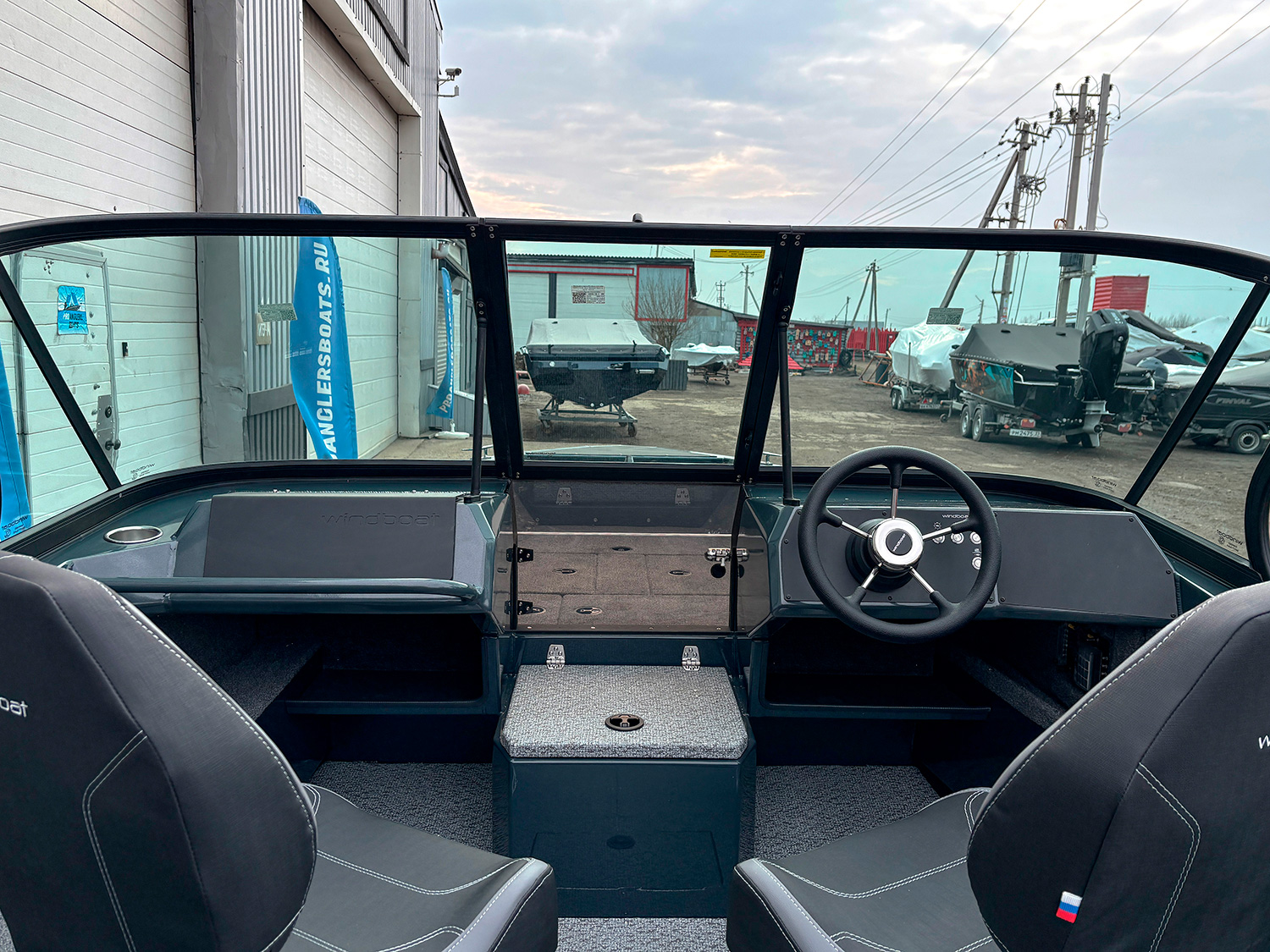 Моторная лодка Windboat 4.9 DCX (XL) (графит-вишня) - В наличии