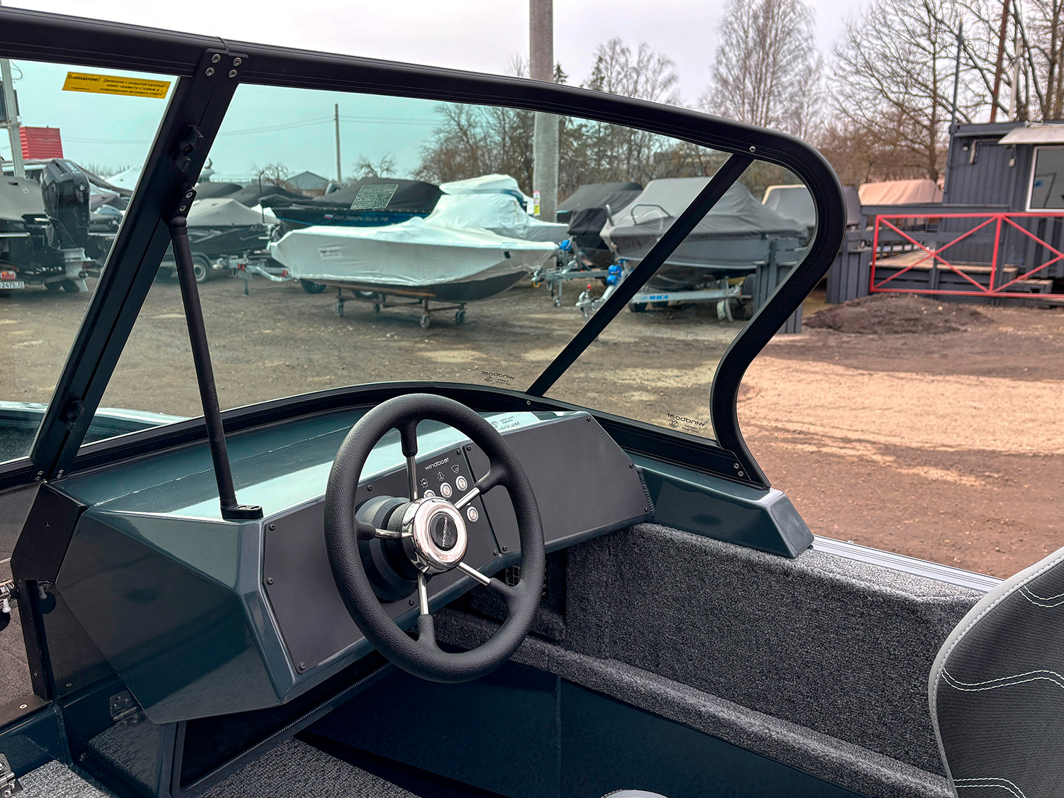 Моторная лодка Windboat 4.9 DCX (XL) (графит-вишня) - В наличии