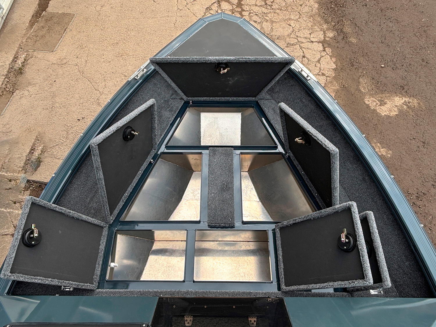 Моторная лодка Windboat 4.9 DCX (XL) (графит-вишня) - В наличии